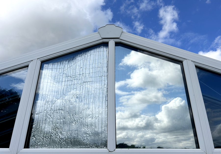 conservatory example with tinted glass and without tinted glass